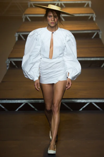 Look 10